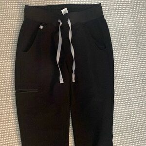 Like new black Figs scrub pants